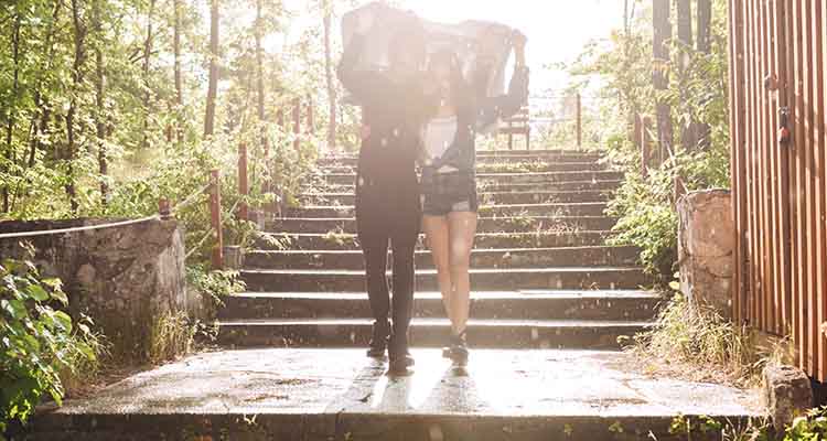 16 Best Rainy Day Date Ideas