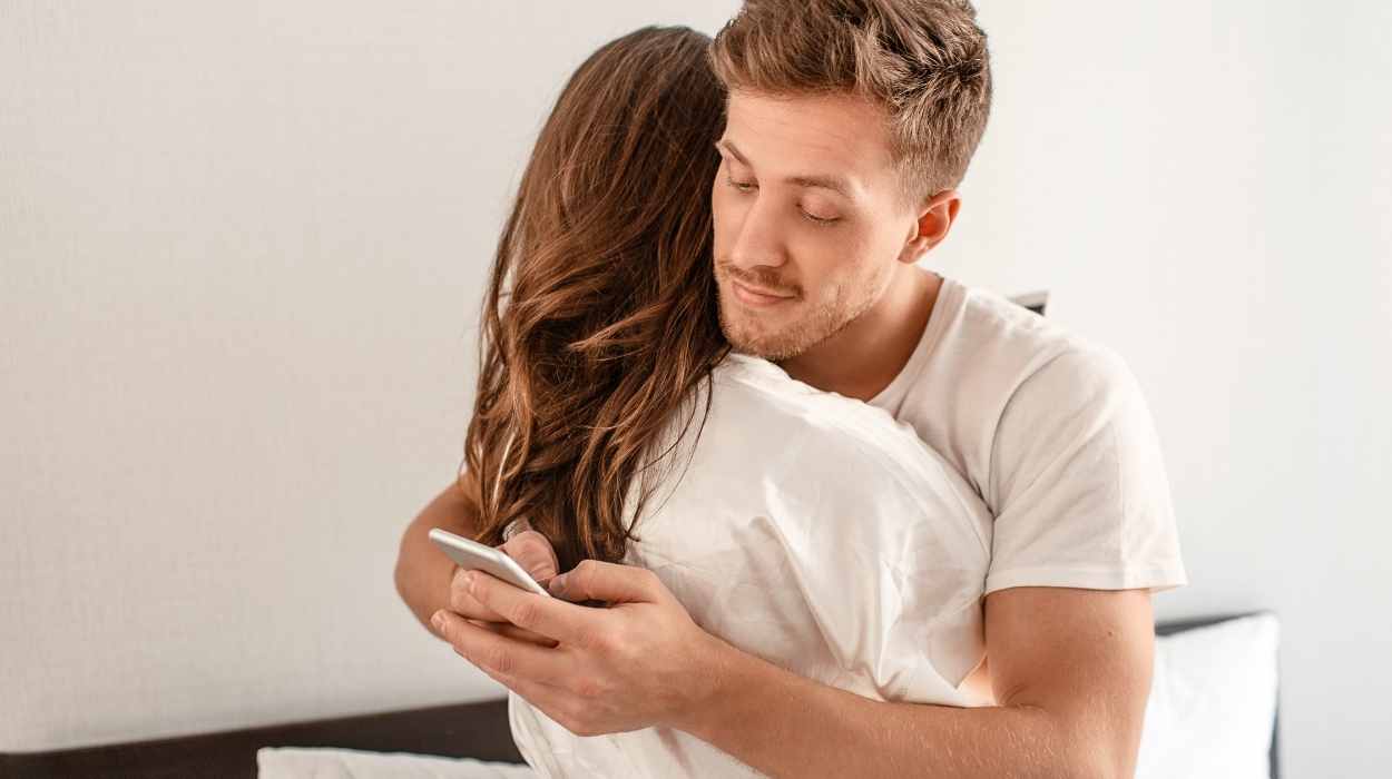 Why Do Guys Stop Texting And Then Start Again 12 True Reasons Why 0246